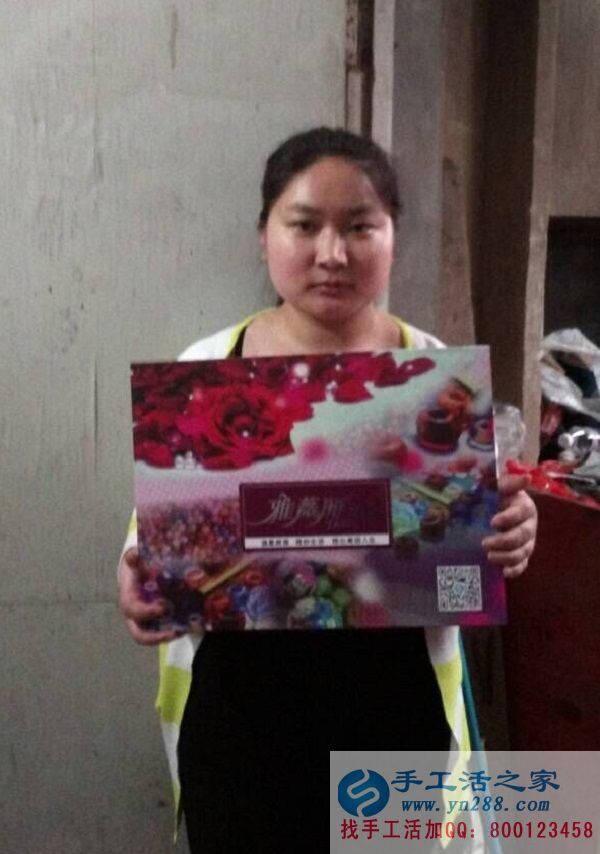 帶孩子婦女也能做的手工活，浙江杭州牟女士在家做手工活串珠繡掙錢(圖1)