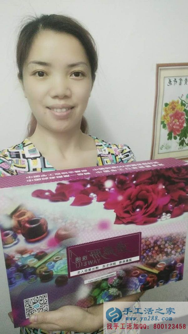 福建廈門肖女士熱衷于手工制作，業(yè)余時(shí)間做手工活串珠繡賺錢(圖1)