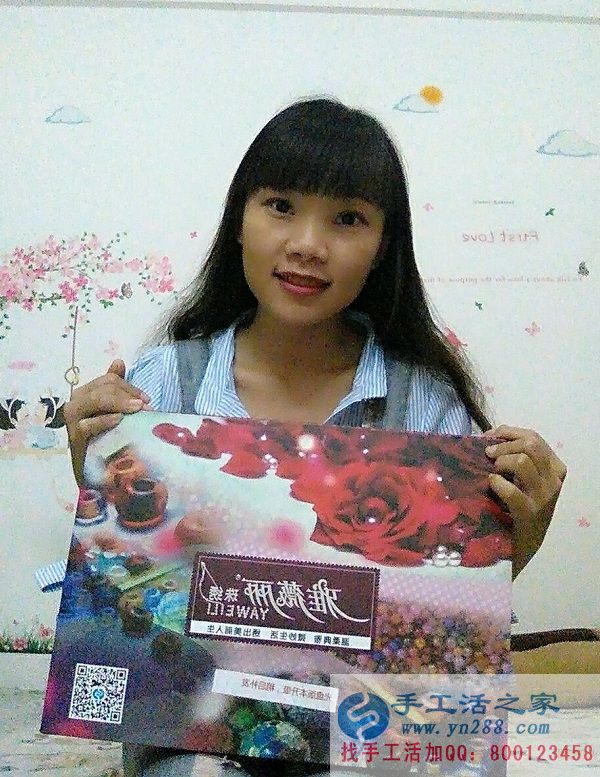 海南三亞雷女士在家做手工活串珠繡賺錢，自稱比上班都強(qiáng)！(圖1)