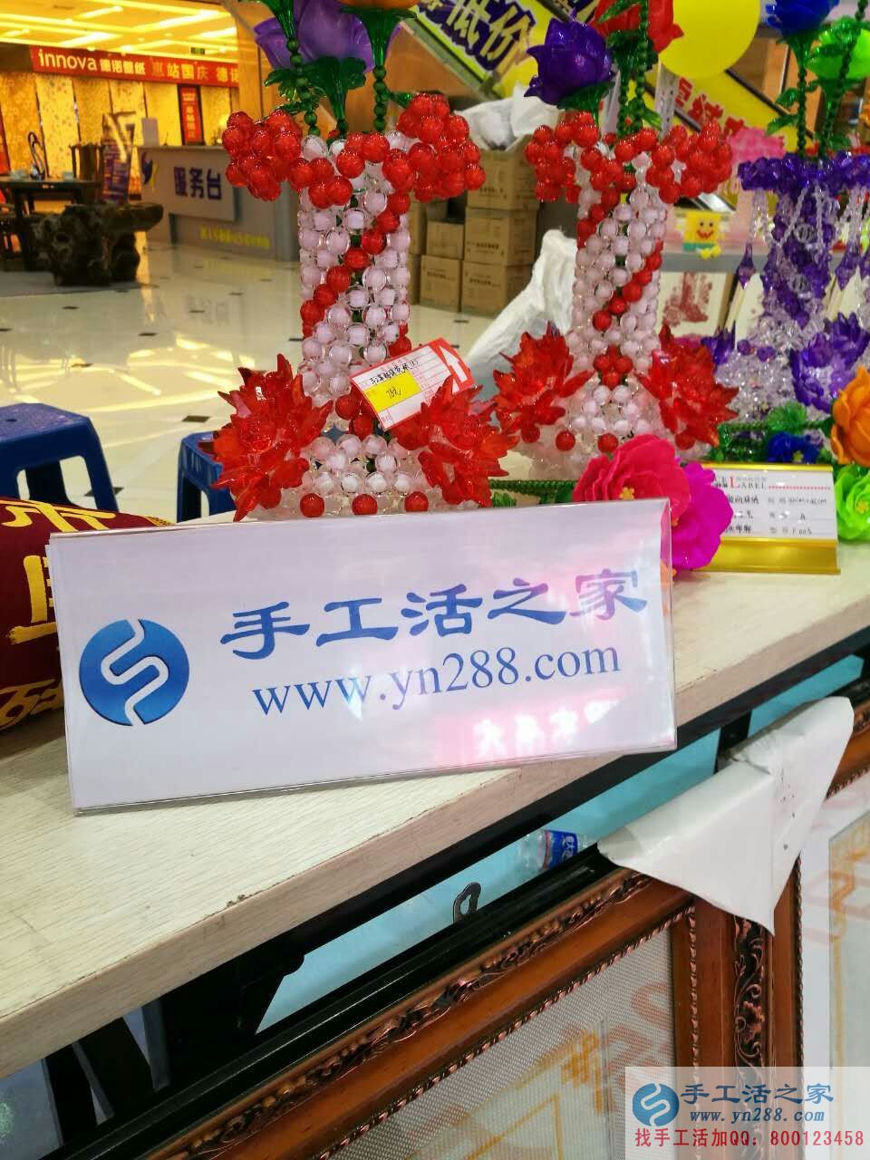  錢不好掙生活壓力大，廣西桂林鄧女士在家做手工活補貼家用