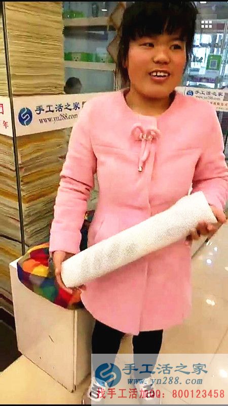武安老客戶袁亞云冒雨來交貨，手工活之家成就一個平凡女人的不凡人生