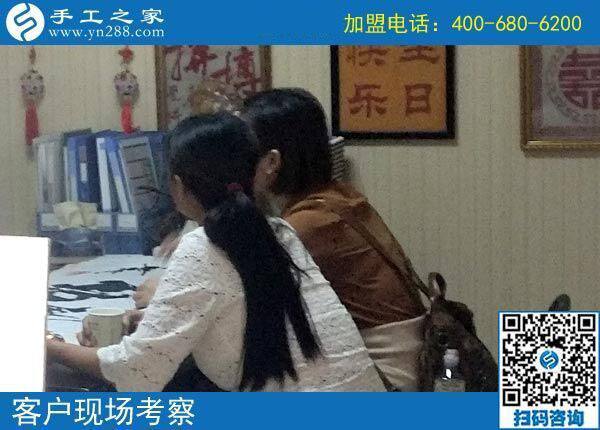 為了把家照顧好，為了多掙錢，湖南汩羅易女士選擇干這個，已經半年多了