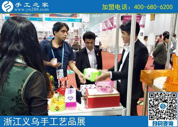 每次結(jié)算幾百元，河南禹州劉女士對(duì)拿回家做的手工活加工項(xiàng)目非常滿意
