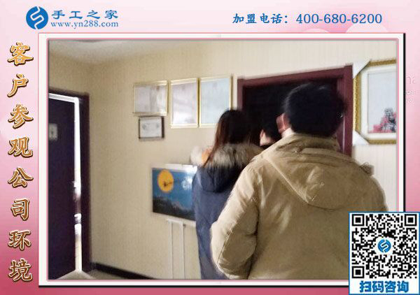 1月26日，正規(guī)外發(fā)手工活，可以在家做的手工活，就是珠繡串珠手工活，手工之家接待考察加工客戶剪影