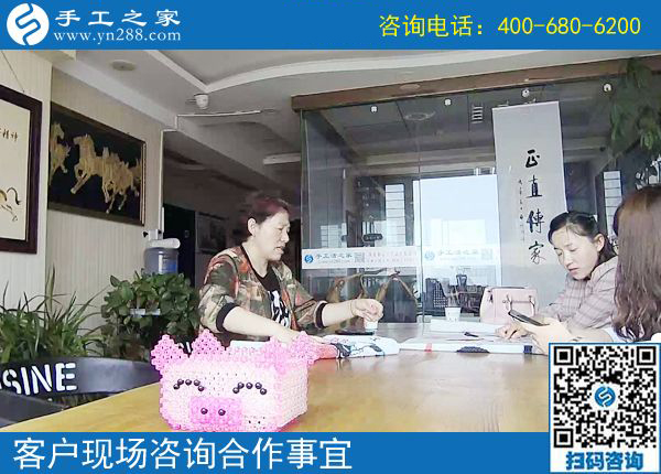 5月19日，珠繡，這個可以帶回家做的手工活不設限，殘疾人也能做。手工之家接待考察加工客戶剪影