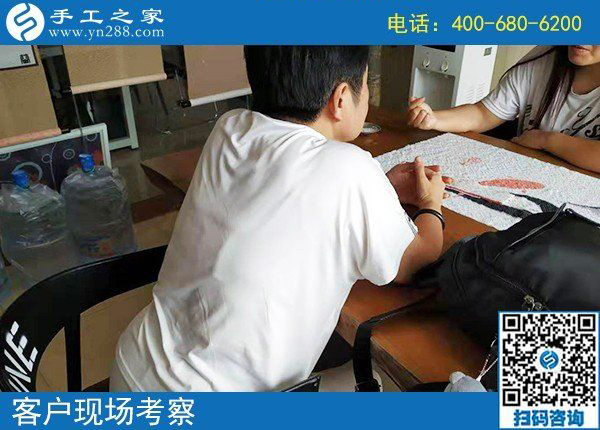 8月22日，想接正規(guī)廠家的手工活，很多人選擇這個(gè)沒有門檻的手工活，手工之家接待考察加工客戶剪影