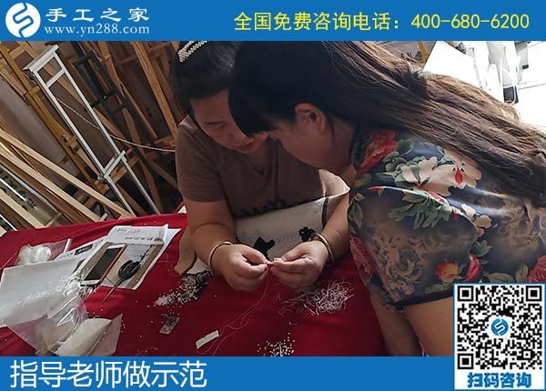 10月3日，重視產(chǎn)品質(zhì)量，正規(guī)手工活廠家是這樣做的，手工之家加工客戶針法學(xué)習(xí)實拍