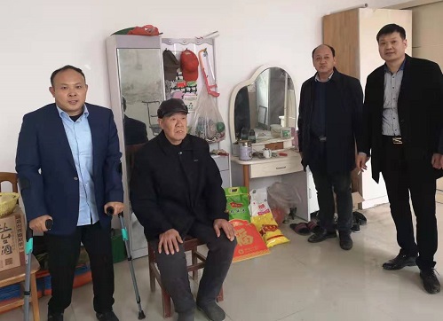 心懷公益、助力扶貧 --- --- 手工之家郝總與邯山區(qū)工商聯(lián)愛心企業(yè)家一起參加送溫暖春節(jié)慰問活動(dòng)