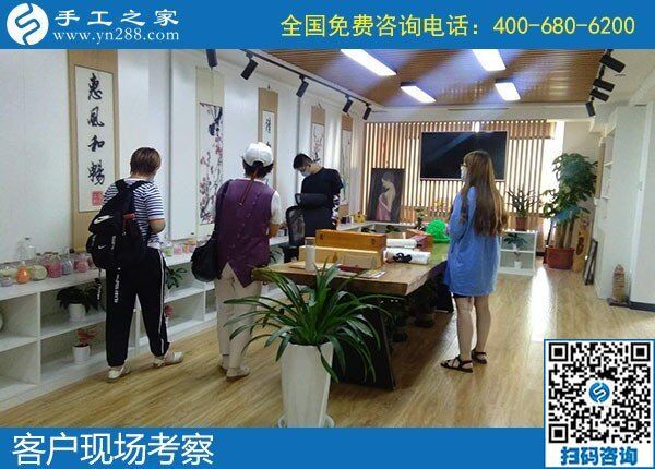酷暑伏天，來手工之家考察合作的客戶依舊很多(圖1)