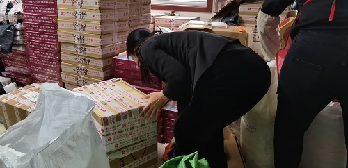 發(fā)貨、整理兩不誤------手工之家材料庫(kù)年終大盤點(diǎn)行動(dòng)開始