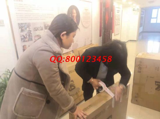 2月24日，靠譜的手工活外發(fā)，長期穩(wěn)定的外發(fā)手工活就選手工之家，供不應(yīng)求，新一批“擺攤神器”，剛?cè)霂炀图某鋈チ? />圖為對即將發(fā)貨的擺攤神器，配備好相關(guān)的物品，打包發(fā)貨。</p>
<p style=