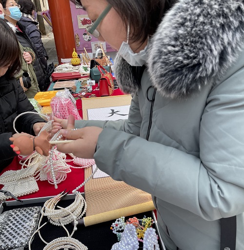 祝福三·八婦女節(jié)，勵志珠珠繡添風采！------記手工之家參加“幸福叢臺、巾幗添彩”手工藝品展