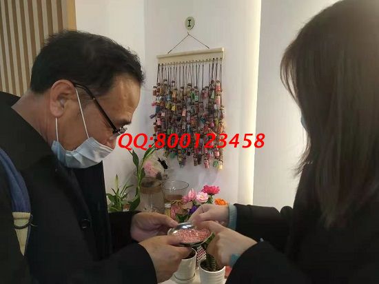 3月15日，手工活拿回家做，手工加工回收項目就是珠繡外發(fā)手工活，手工之家接待考察加工客戶剪影