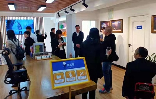 與女兒一起做手工，幸福從來都是奮斗來的------記手工之家加工補(bǔ)貼政策之優(yōu)秀合作伙伴方先生