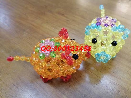 1月21日，可以寄到家做的手工活，在家做手工活掙錢，手工之家的珠繡串珠手工活外發(fā)加工項(xiàng)目可信可靠，圖為勵(lì)志珠珠繡串珠成品實(shí)拍