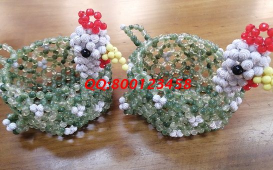 4月26日，拿回家做的手工活，這個(gè)真心、真誠(chéng)、真實(shí)的企業(yè)和外發(fā)手工活越來(lái)越受人歡迎，圖為勵(lì)志珠珠繡串珠手工產(chǎn)品實(shí)拍