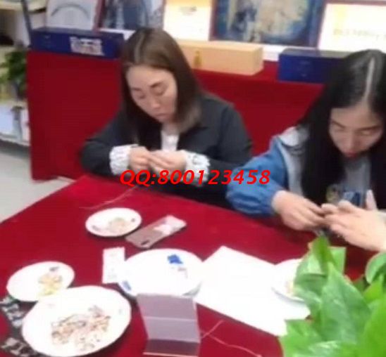 4月28日，找到拿回家做的手工活，結(jié)實(shí)更多手工加工同行好友，歡迎大家在手工之家實(shí)現(xiàn)夢想，圖為陜西某工作室現(xiàn)場實(shí)拍