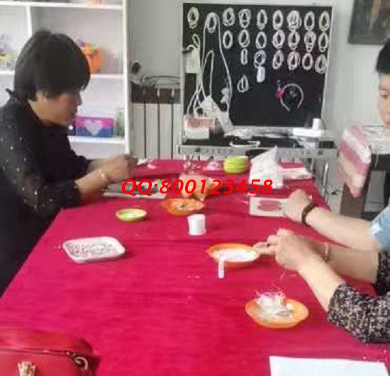 5月11日，手工活拿回家做，想接正規(guī)廠家的手工活，全面了解很重要，手工之家接待考察加工客戶剪影