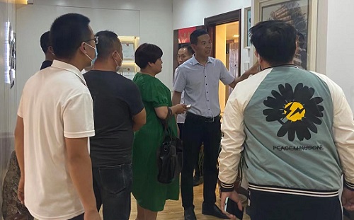共同致力于發(fā)展珠繡手工就業(yè)創(chuàng)業(yè)好項目-------歡迎天津薊州區(qū)領(lǐng)導(dǎo)一行到手工之家參觀考察