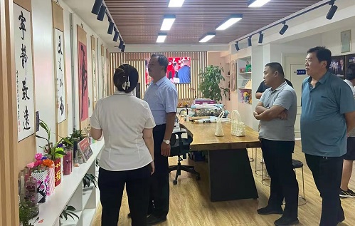 發(fā)展殘疾人事業(yè)，實(shí)施鄉(xiāng)村振興戰(zhàn)略--------記邱縣梁二莊鎮(zhèn)村領(lǐng)導(dǎo)一行蒞臨手工之家參觀指導(dǎo)