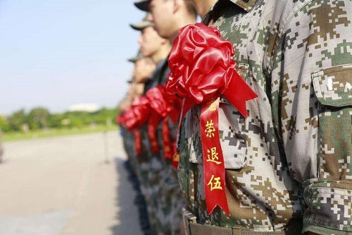 今天，手工之家跟大家一起致敬“最可愛的人”！