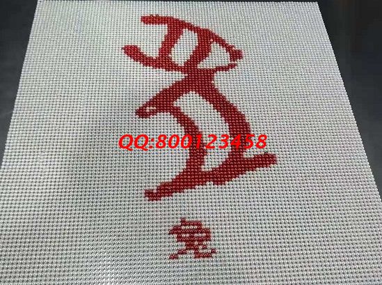 8月28日，付出就有收獲，珠繡可以帶回家做的手工活簡(jiǎn)單好做、收入有保障，很適合大家，圖為勵(lì)志珠珠繡串珠成品實(shí)拍