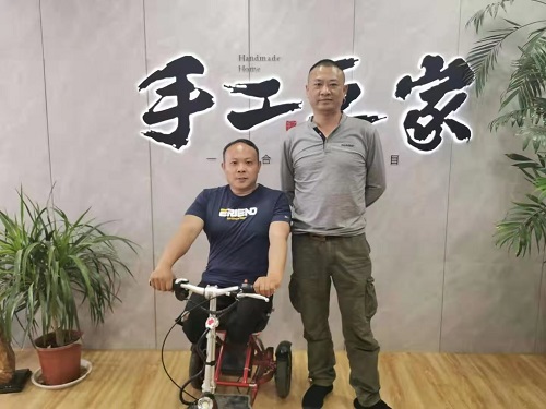一次獎(jiǎng)金100000元，做珠繡非遺手工，我驕傲！--- ---記湖南湘西代理周總在手工之家領(lǐng)取獎(jiǎng)金