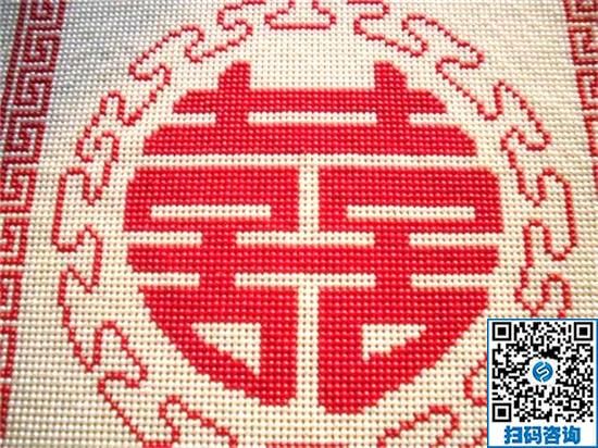 在家利用帶娃之余做珠繡手工活加工，寶媽感到很開心(圖1)