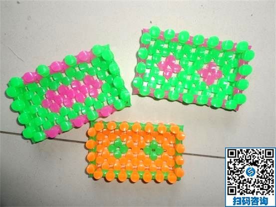 別小看你在衛(wèi)生間里一個(gè)小小的改變，把原來(lái)的塑料肥皂盒換成串珠肥皂盒，不僅透氣不損耗肥皂，更是美觀環(huán)保有品味。新年新氣象，趕緊動(dòng)手試試吧。