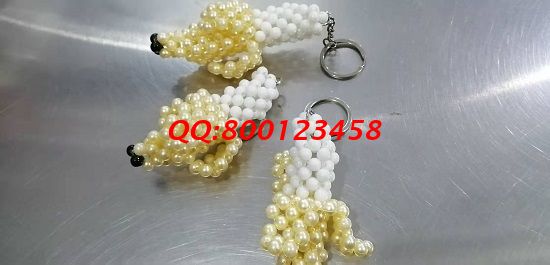 12月13日，拿回家做的手工活，珠繡串珠外發(fā)手工活衛(wèi)生安全，很多人都選擇，圖為勵志珠珠繡串珠產(chǎn)品實拍(圖1)