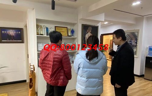 2月24日，在家做手工加工活，手工之家的珠繡串珠外發(fā)手工活，是在家手工活，圖為手工之家接待考察合作加工客戶剪影