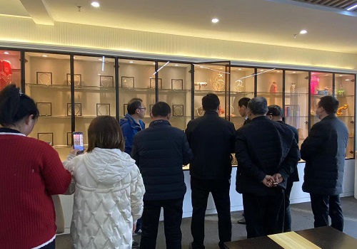 手工帶動就業(yè)，讓農(nóng)民有事干、農(nóng)村更美麗 --- --- 記河北大名一鎮(zhèn)村領(lǐng)導(dǎo)一行來手工之家實地參觀考察