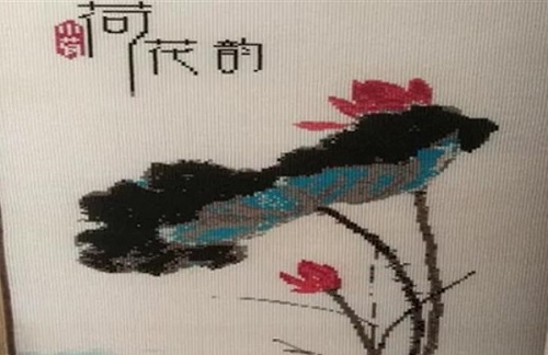 荷花韻，在家加工珠繡手工活，點(diǎn)點(diǎn)紅蓮迎好運(yùn)，踏踏實(shí)實(shí)奔小康(圖1)