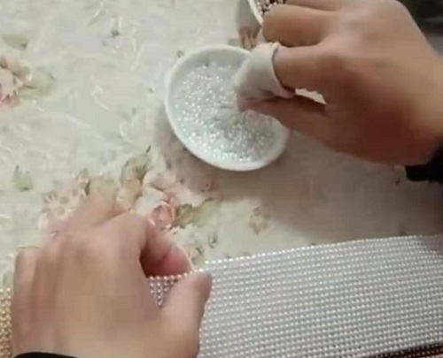 農(nóng)閑更賺錢(qián)，剛忙完麥?zhǔn)眨置ζ鸩手槔C加工來(lái)……(圖1)