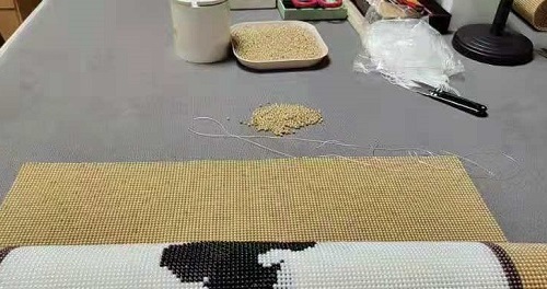 在家做手工活加工外包賺錢(qián)增收會(huì)耽誤主業(yè)嗎？(圖1)