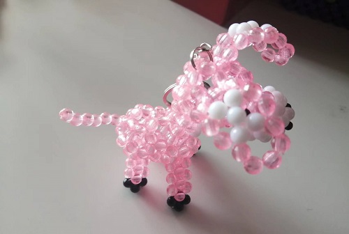 2月10日，靈活就業(yè)串珠手工項(xiàng)目，在家做的手工副業(yè)，長期穩(wěn)定，十余年的手工之家可信可靠，圖為勵(lì)志珠珠繡串珠手工產(chǎn)品剪影
