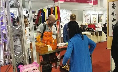 開辟國內(nèi)國際銷售新市場(chǎng)，手工之家一直在路上 ------ 記手工之家參加“文化出?！鄙虅?wù)洽談