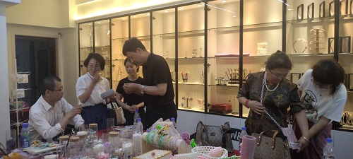 全心用手工助力，給殘疾人朋友一個(gè)新天地------記手工之家的串珠純手工項(xiàng)目受邀參加“百萬(wàn)殘疾人居家創(chuàng)業(yè)工程”
