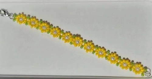 7月13日，靠譜手工兼職平臺(tái)，在家兼職正規(guī)的日結(jié)手工有沒有，開手工加工廠，與手工之家合作，這幾點(diǎn)做得好，收入自然就好，圖為串珠米珠繡純手工產(chǎn)品剪影