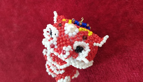 7月25日，在家可以做的工作，拿回家做的手工項(xiàng)目，做手工傳承官，與手工之家合作，因?yàn)榭春眠@里、相信這里，圖為串珠米珠繡純手工產(chǎn)品剪影