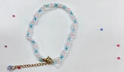 9月21日，手工活從哪里找廠家，想接正規(guī)廠家的手工輕資產(chǎn)創(chuàng)業(yè)，做手工傳承官，與手工之家合作，看自己的情況選擇收入更好，圖為串珠米珠繡純手工產(chǎn)品剪影