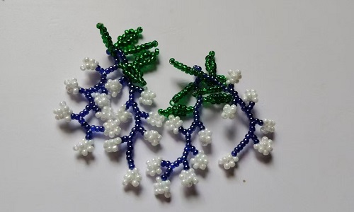 11月12日，手工活接單正規(guī)平臺，可靠的串珠、鉤織等純手工創(chuàng)業(yè)項目，小成本創(chuàng)業(yè)開手工加工廠、做手工傳承官，手工之家的純手工事業(yè)齊步向前，圖為串珠米珠繡純手工產品剪影