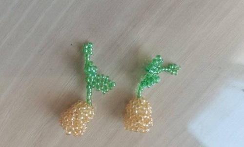 1月12日，手工兼職在家做，拿回家做的手工副業(yè)創(chuàng)業(yè)，微創(chuàng)業(yè)做手工傳承官，選擇手工之家，因?yàn)檫@里創(chuàng)新、誠(chéng)信，圖為串珠米珠繡手工產(chǎn)品剪影