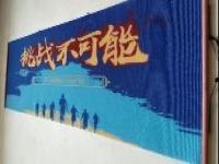 在家做珠繡串珠掙錢(qián)，因?yàn)檫@個(gè)帶回家做的手工活穩(wěn)定、好做