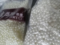 10月8日，純手工活外發(fā)加工項(xiàng)目，在家做手工活掙錢(qián)，通過(guò)珠繡串珠手工，手工之家讓很多人居家就業(yè)創(chuàng)業(yè)，圖為勵(lì)志珠珠繡串珠手工材料剪影