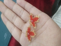 外發(fā)手工領(lǐng)回家做，在農(nóng)村陪著家人做純手工掙錢正合適