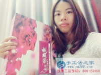 廣東湛江白領(lǐng)吳女士熱衷手工制作，業(yè)余時間做手工活珠繡增加收入