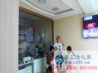 全國哪里有沒有外發(fā)手工兼職的，活手工活之家代理商正在認(rèn)真做手工活：