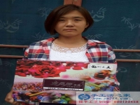 山東濟(jì)寧鄉(xiāng)村教師王女士兼職手工活串珠繡賺錢(qián)致富改善生活！