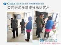 湖南邵陽市劉女士組織小區(qū)家庭婦女做手工活兼職，女人們的事業(yè)